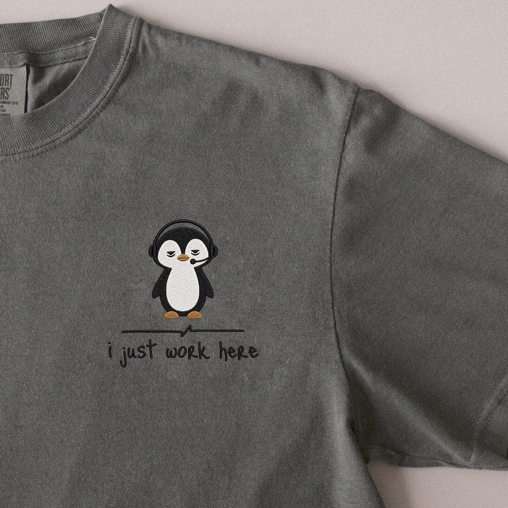 I Just Work Here... embroidered t-shirt in Moss