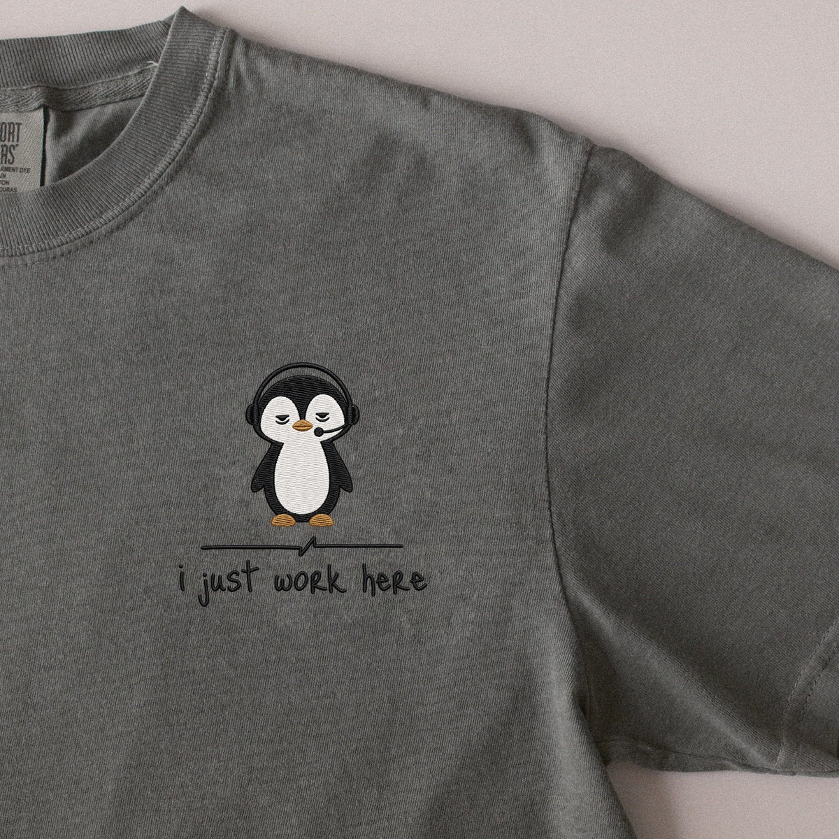 I Just Work Here... embroidered t-shirt in Moss