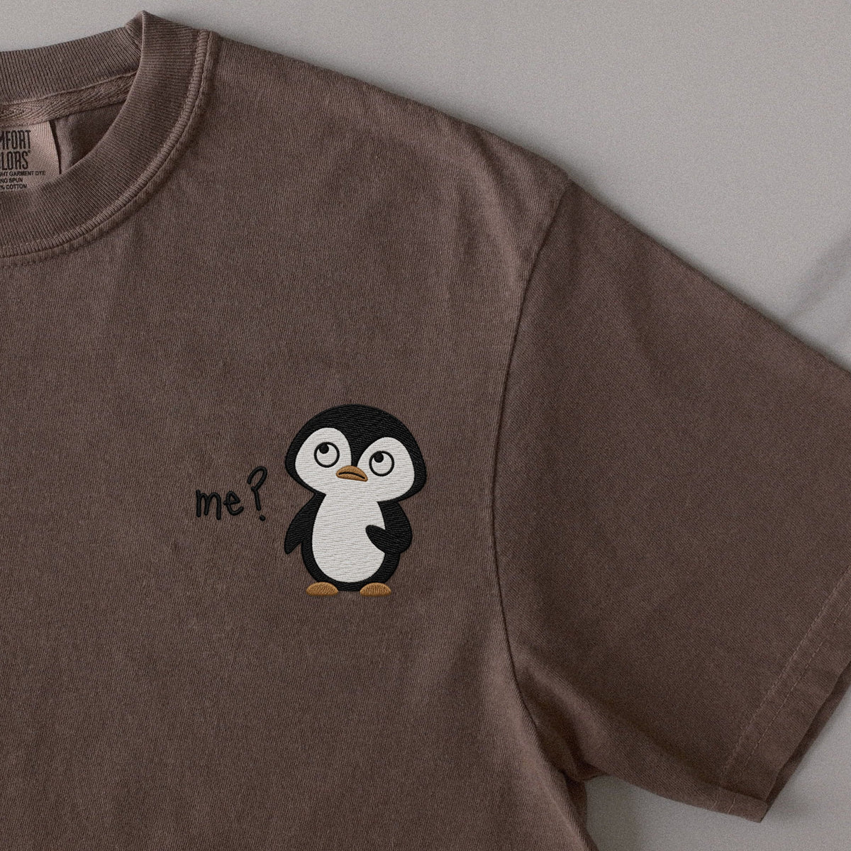 Who, Me? embroidered t-shirt in Espresso